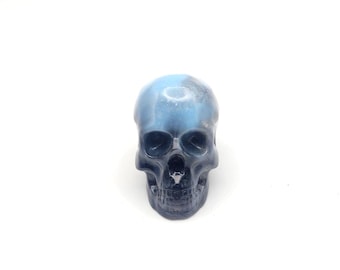 Mini blauw en zwart marmeren hars schedel – gotisch decor, heksenaltaarstuk, mini occult beeldje, donkere schedel cadeau, unieke schedelkunst