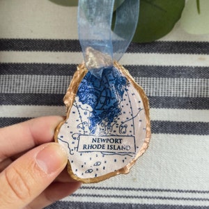 Newport, Rhode Island. Ornement d'huîtres de carte côtière. Cadeaux pour les fiançailles de mariage des fêtes. Personnalisation unique de l'état de l'océan pour la Saint-Valentin