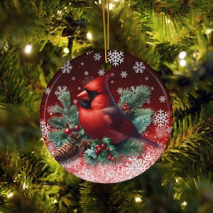 Roter Kardinal-Weihnachtsverzierung-Sublimationsdesign PNG Roter Vogel-Verzierungs-Grafik-Weihnachtskardinal-Kiefernzapfen-Schneeflocken-Verzierungs-Design PNG