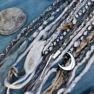 Himmlische Hexe // Weiße und graue DE Dreadlocks // Teil-Dreads // Hexenhaftes Deko-Dreadset