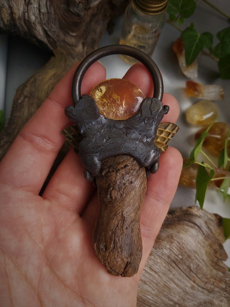Wildhoney driftwood pendant