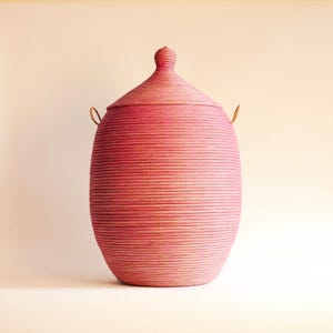 Wäschekorb mit Deckel, handgeflochtener afrikanischer Korb, Weidenkorb - EGG Pink