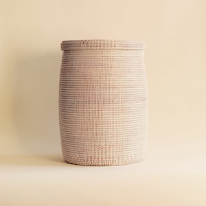 Afrikanischer geflochtener, Wäschekorb oder Deckenkorb, natürliche Boho-Basket mit Deckel, handgewebter Handtuchkorb - EPUR Weiß (Large)