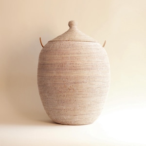 Lavanderia artesanal - Cesta africana de comércio justo - Cesta grande para armazenamento - Branco ovo