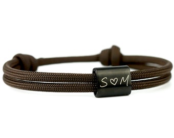 KOMIMAR Gravur Armband LOVE INITIALEN, Personalisiert, Partnerarmband, Armband mit Gravur, Geschenk für Männer, Gliederarmband, Initialen