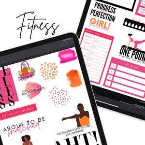 Puede incluir: Dos tabletas digitales con gr&aacute;ficos y texto sobre el tema del fitness. La primera tableta muestra un fondo de acuarela rosa y naranja con una variedad de pegatinas, que incluyen una pi&ntilde;a, una cesta de fruta y las palabras "comer sano" y "tomar medidas". La segunda tableta muestra un planificador de entrenamiento rosa y negro con el texto "Progreso hacia la perfecci&oacute;n Chica!" y "Plan de entrenamiento semanal".