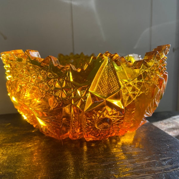 Vintage Indiana Glass Gold Pinwheel Carnival Glass Bowl