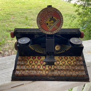 Vintage Unique Tin Litho Typewriter Uneek Artie the Clown MCM Child's Toys  