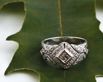 Diamond engagment ring white gold