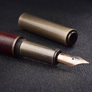 Pluma estilográfica con veta de madera, pluma estilográfica de latón, 0,5 mm, ideal para el regreso a clases, ideal para negocios, para estudiantes, un buen regalo, pluma estilográfica estética.