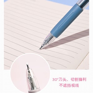 Puede incluir: Primer plano de un l&aacute;piz mec&aacute;nico azul y transparente con una punta de 30 grados. El texto "30&deg; 刀头，切割锋利 不遮挡视线" es visible en la imagen.