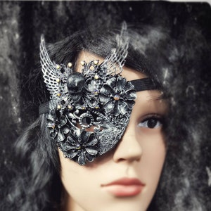 Eye patch in blind look "Pirate Queen" vampire, cosplay, larp, witch, gothic, mask, skull / made to order