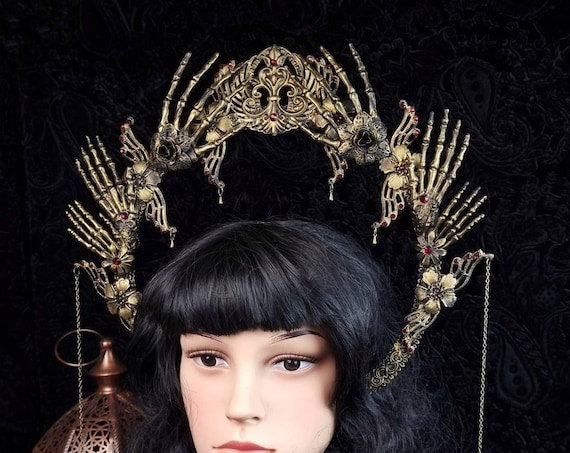 Halo headpiece " Skeleton hand", gothic headpiece, goth crown, blind mask, horror crown, cosplay, larp, vampire  / Made to order