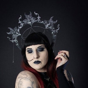 Halo Vampire &quot;Black Bat&quot;, headband, gothic headpiece, vampire, witch, cosplay, goth crown, gothic crown, medusa costume / Made to order