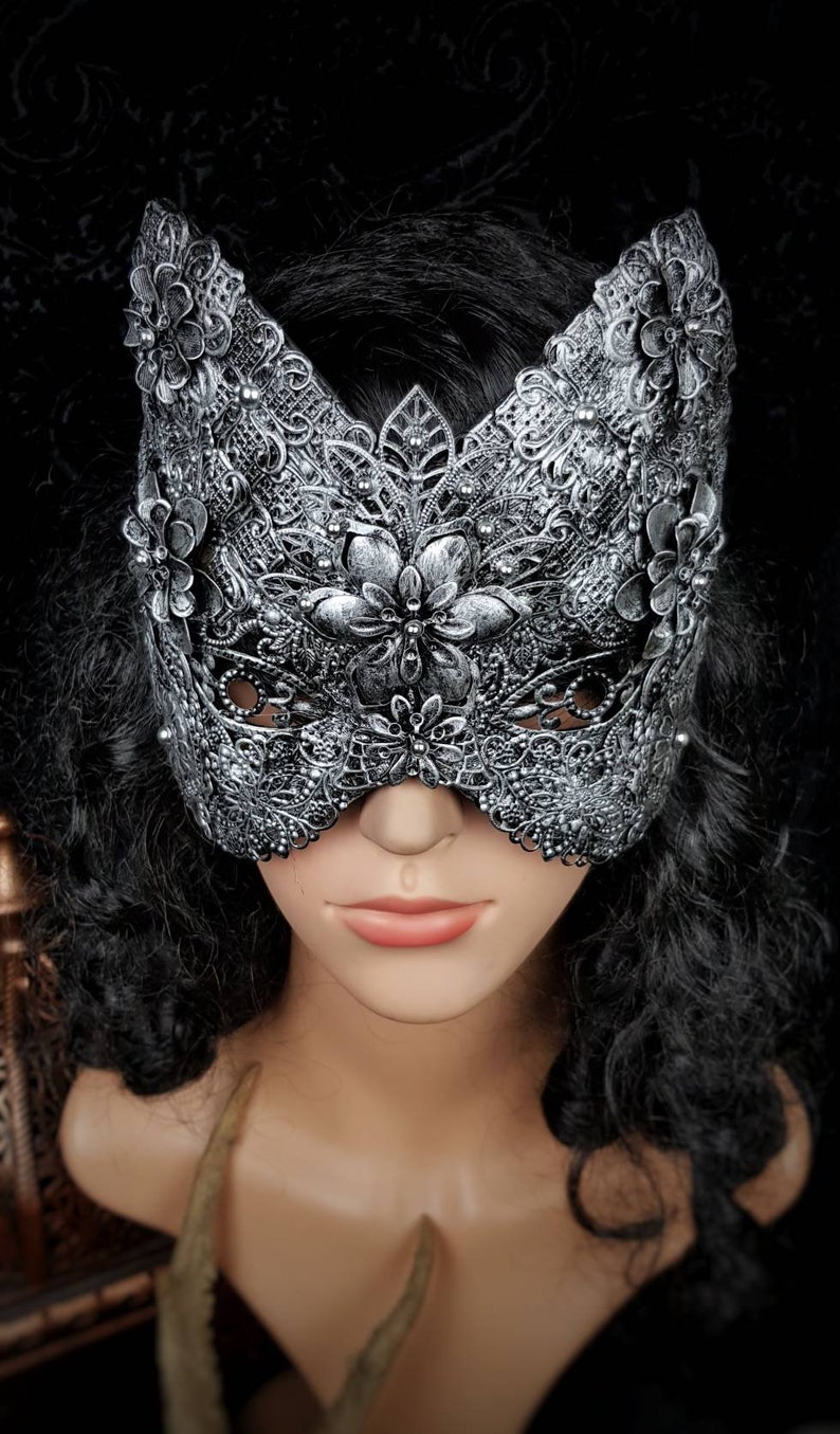 masque de chat fleur , masque aveugle, masque fantaisie, casque gothique, couronne gothique, méduse, cosplay, masque en métal, réalisé sur commande image 5
