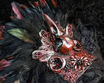 Raven Shoulderarmor, shoulderpiece, fantasy costume, crow, gothic headpiece, goth crown, medusa costume, cosplay, blind mask/ Made to order