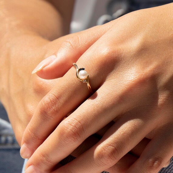 9ct gold - pearl antique ring - sapphire pearl rin
