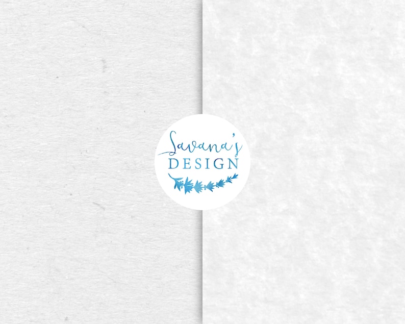 Puede incluir: Un fondo blanco con un c&iacute;rculo en el centro. El c&iacute;rculo tiene un dise&ntilde;o floral azul y el texto "Savana's DESIGN" en azul.
