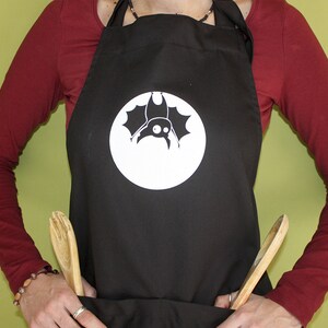 Bat Apron with pockets, Unisex, Kitchen apron, BBQ, White on Black, Silkscreen, Hand Printed, Gift for her, Gift for him