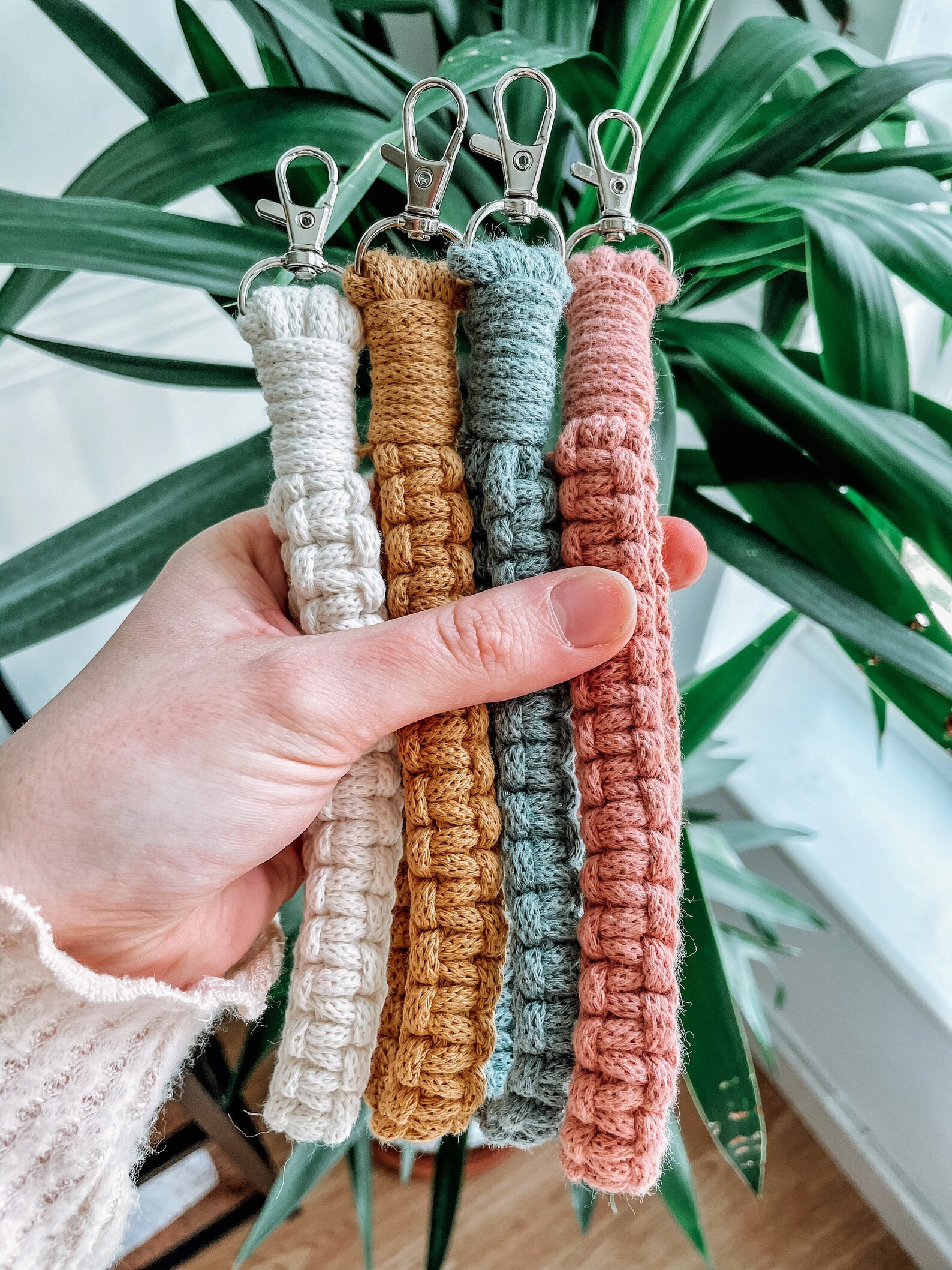 Macrame wristlet keychain // boho // keyring // macrame // Etsy
