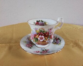 Cup and saucer Royal Albert Bone China England Summertime Series