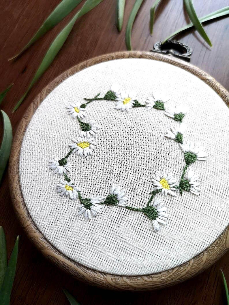 Daisy Chain Embroidery Hoop Daisy Gifts Hoop Art Embroidery Etsy