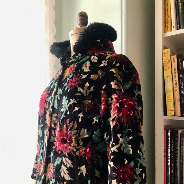 Vintage 1960s Chenille Tapestry Carpetbag Plush Velvet Floral Quilted Coat Zip Up Jacket US Women's Medium
