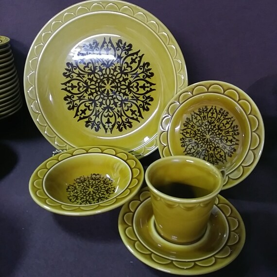 Homer Laughlin Coventry Castilian Pattern China Place Settings And 