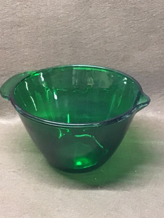 Vintage Forest Green Glass, 6cup Measuring, Mixing Bowl. Handled