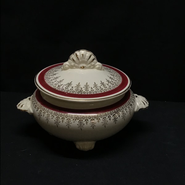 Homer Laughlin Nautilus Footed sugar bowl. M 40 M B