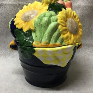 Boston Warehouse Ceramic cookie jar.  Garden,Sunflower design.