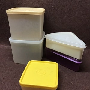 Vintage Tupperware. 5 piece set of storage containers with lids. Lunch box containers