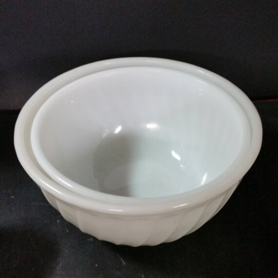 Set of 2 FireKing milk glass oven ware mixing bowls Etsy