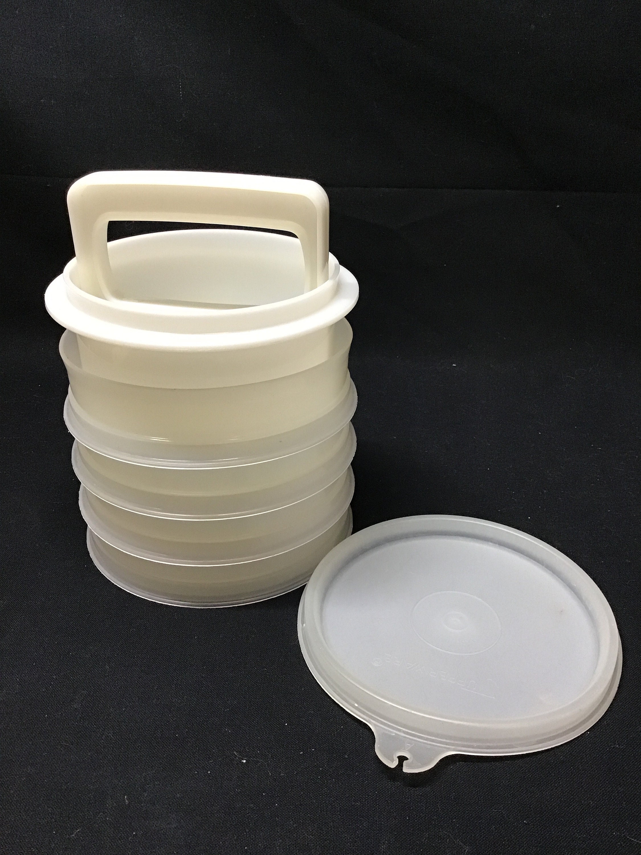 Tupperware Hamburger Press and 4 Keepers 5 Set With 1 Seal Freezer