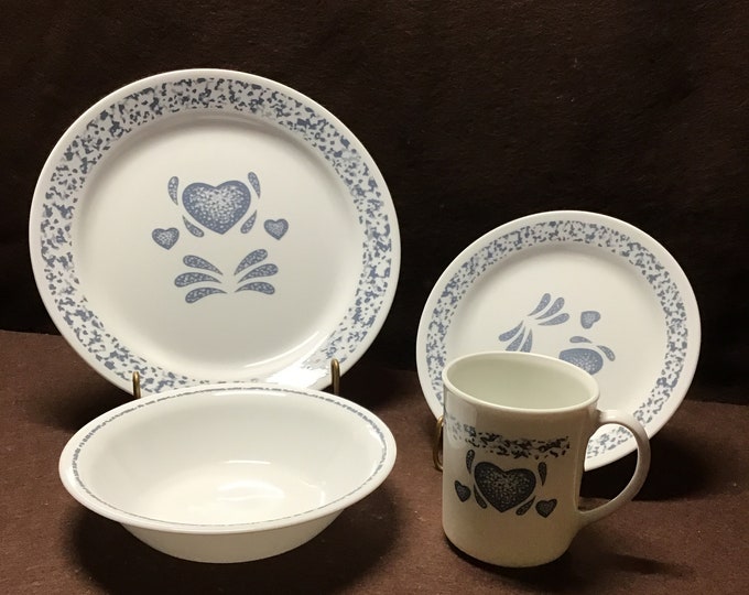 Vintage Corelle Discontinued Dinnerware Blue Hearts Pattern. 16 Piece