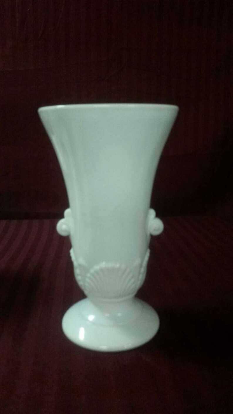 Vintage Vitrock Nouveau Shell Milk Glass Vase. Scallop Sea - Etsy