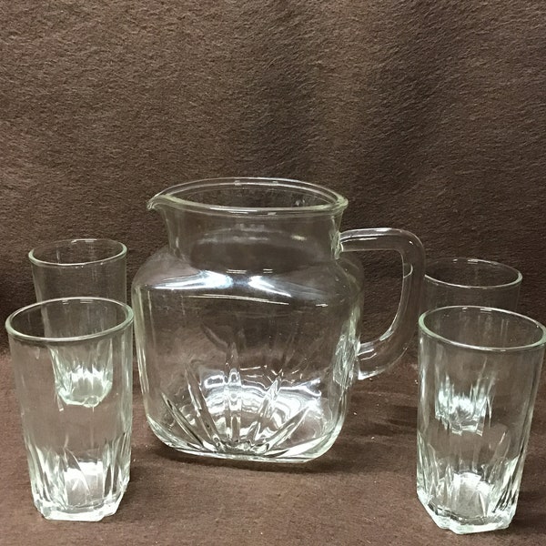 Star federal glass pitcher and  4 juice glasses. Late 50's. Star pattern