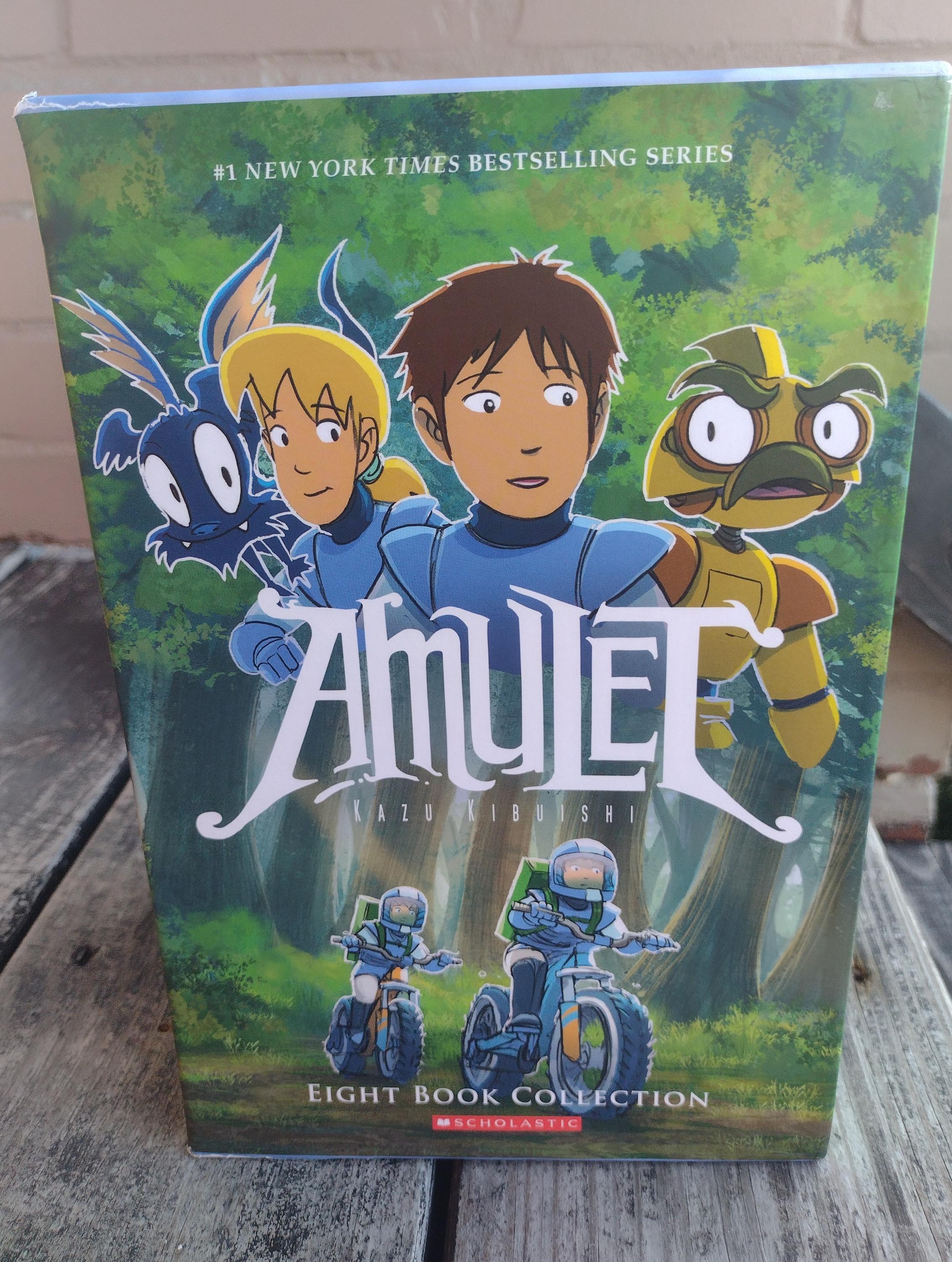 AMULET 英語本　1〜8巻セット AMULET 英語本 1〜8巻セット Amazon.com: Amulet #1-8 Box Set: kazu