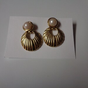Vintage Gold and Pearl Clip On Earrings