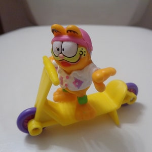 Vintage 1981 Garfield Biker with Bike Plastic Figure
