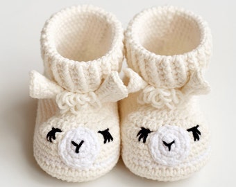 Crochet llama baby booties Newborn mom to be pregnancy gift Baby coming home outfit shoes, expect parent congratulations baby shower 22/09