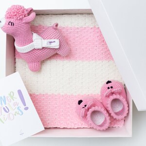 Schwangerschaft Geschenkkorb für neue Baby Mädchen offenbaren Süße rosa Häschen Booties für Neugeborene Es ist ein Mädchen Baby-Dusche Neue Mama Geschenkidee Kinderzimmer 22/10 Blanket Llama Boots