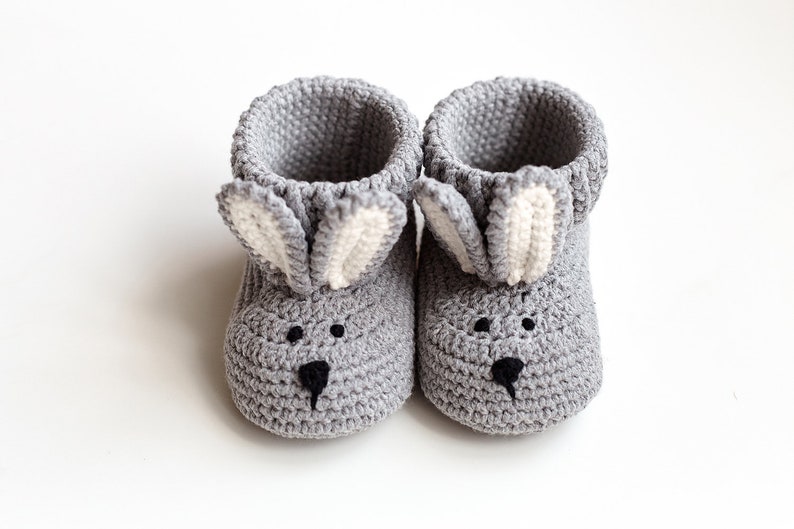 Crochet baby booties bunnies Newborn mom to be pregnancy gift Baby coming home outfit shoes, expect parent boy girl baby shower 21/09 Booties