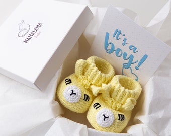 Baby shower gift boy cute yellow llama crochet booties Precious pregnancy reveal idea for mom to be Pregnant friend expecting party 10/11