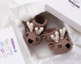 Pregnancy announcement to grandparents, friends or husband brown deer baby booties 04/11