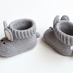 Crochet baby booties bunnies Newborn mom to be pregnancy gift Baby coming home outfit shoes, expect parent boy girl baby shower 21/09 image 2