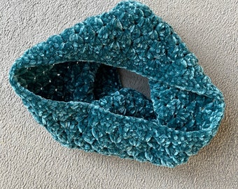 Handmade crochet cowl/snood. Teen/ Adult Winter wear accessory. Neck warmer, infinity scarf. Soft and cosy velvet yarn