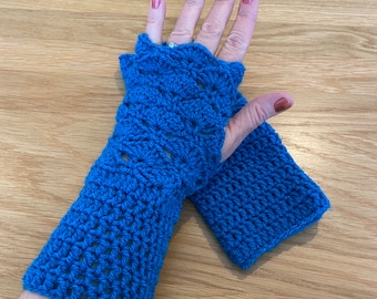 Crochet wrist warmers/ fingerless gloves/ Arm warmers / Mittens. Ideal Christmas gift, Ladies wear