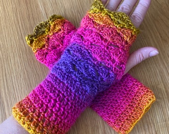 Crochet wrist warmers/ fingerless gloves/ Arm warmers / Mittens. Ideal Christmas gift, Ladies wear