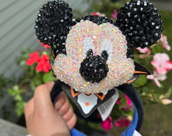 Diadema de peluche y llavero inspirados en Mickey Mouse vampiro de Halloween con incrustaciones de pedrería.